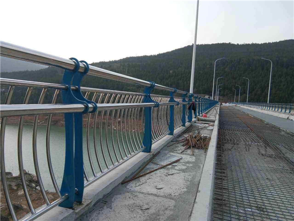 云南不锈钢桥梁护栏的特点及其在桥梁安全中的重要作用