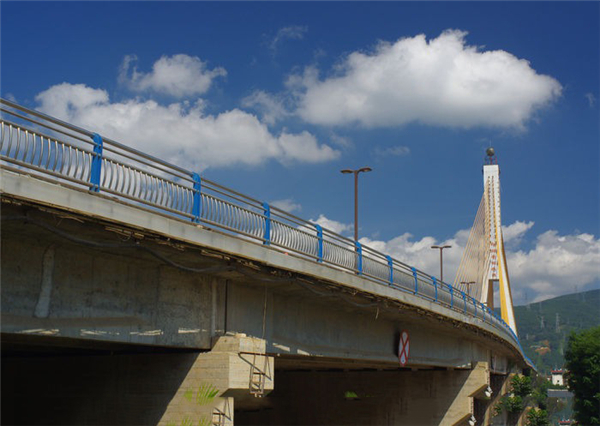 云南304不锈钢桥梁护栏：安全、耐用与美观的完美结合