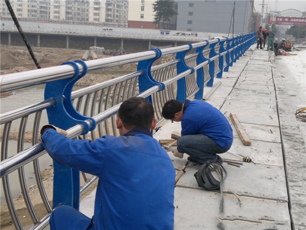 云南不锈钢桥梁护栏除锈维护的重要性及其方法