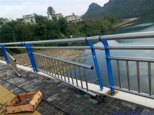 云南不锈钢复合管护栏是一种卓越的防护材料