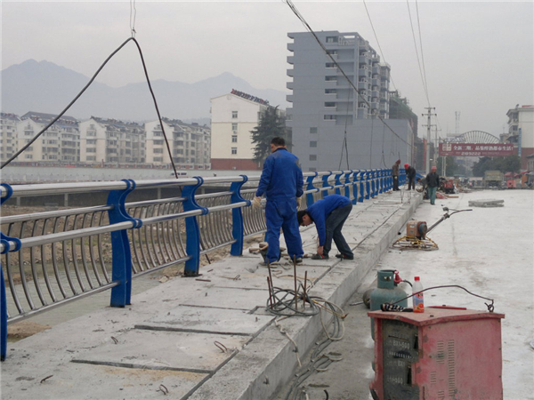 云南不锈钢复合管护栏常见问题及解决方案